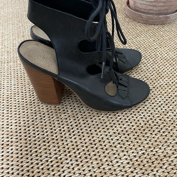 ALDO: Lace up leather sandals w/ wood heel - Picture 3 of 5